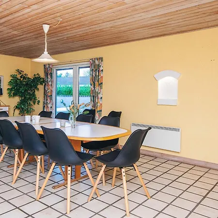 12 Person In Oksbol Vakantiehuis Oster Vrogum